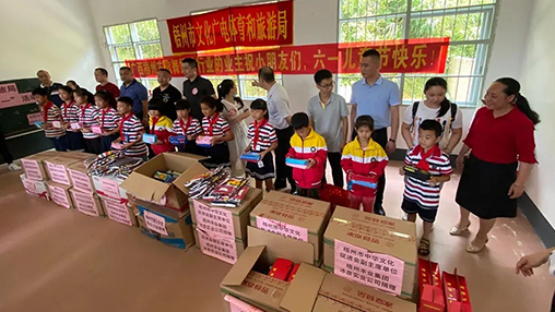 愛心回饋 筑夢教育 | 百裕集團以行動助力公益，點亮童真夢想！