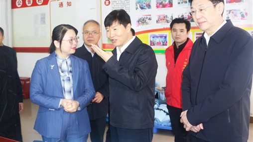 廣西壯族自治區(qū)黨委委員、常委、副書記劉小明蒞臨百裕集團(tuán)環(huán)江車間調(diào)研