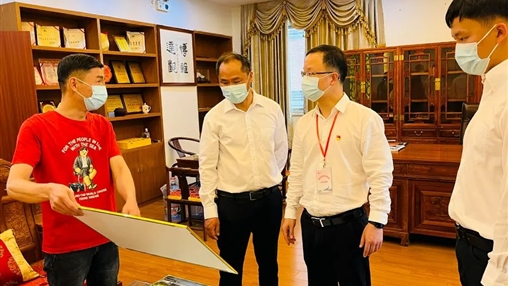 惠安縣委常委、組織部部長洪亞清蒞臨百裕集團(tuán)研發(fā)中心調(diào)研指導(dǎo)工作
